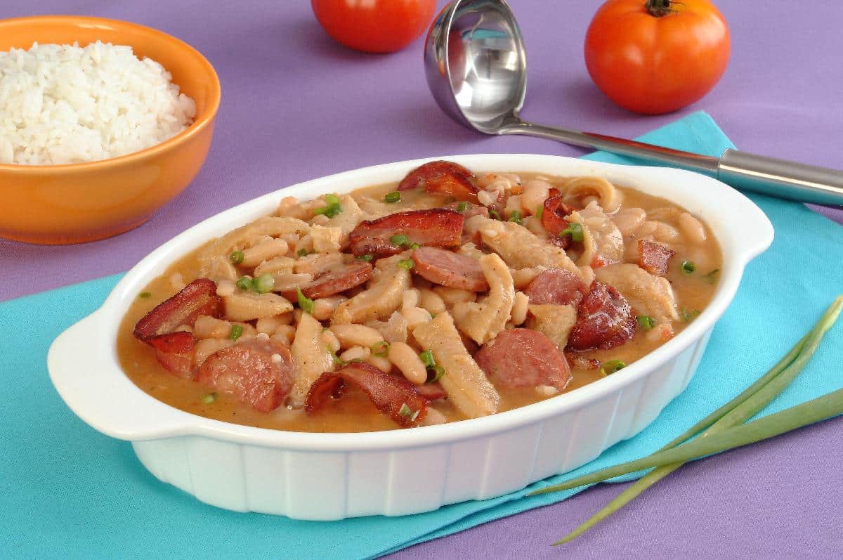 feijao branco com dobradinha e calabresa