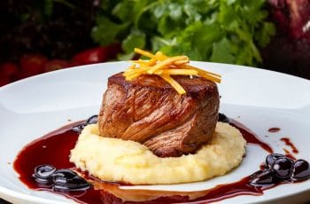 Purê de batata doce com filé mignon